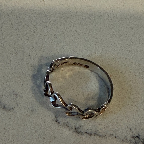 Silver Linked Heart Chain Ring - Delicate Silver Band - Picture 4 of 4
